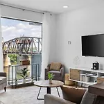 Apartment On The River - River Views Walk To Broadway *