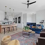 The Trillium - Beautifully Designed With Rooftop *