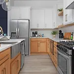 The Trillium - Beautifully Designed With Rooftop *