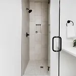 The Trillium - Beautifully Designed With Rooftop Holiday home Nashville