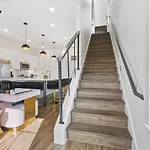 Holiday home 24k Escape - Rooftop Oasis, 3 Miles To Broadway!