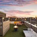 Holiday home 24k Escape - Rooftop Oasis, 3 Miles To Broadway! Nashville