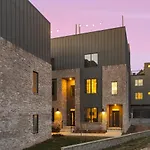 24K Escape - Rooftop Oasis, 3 Miles To Broadway!