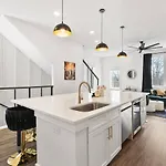 24k Escape - Rooftop Oasis, 3 Miles To Broadway! * Nashville