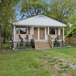 Vibey Unit In Duplex