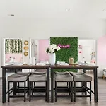 Unit 106 Stylish Condo With Free Parking And Close To Downtown