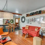 6 Mi To Downtown: 70s-themed In Nashville!
