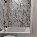 Stylish East Nash Townhouse, Walk To Favorite Eats, Cozy Den, Workspace, Smart Tvs And Fast Wifi, Full Kitchen, Garage And 24 Hr Hospitality, Near Mas Tacos, Rosepepper And Five Points, 10 Min To Broadway Nashville