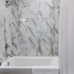 Charming East Nash Retreat, Walk To Dining Faves, Cozy Den, Workspace And Smart Tvs, Plush Velvet Sofa, Full Kitchen & Garage, Near Mas Tacos & Five Points, 10 Min To Broadway, 24 Hr Hospitality * Nashville