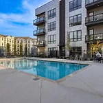 Prime Walkable Midtown Location Pool Gym Outlaws Den By Avantstay