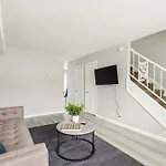 Brentwood U5 I Cozy & Comfy I 2bd I Free Parking Apartment *