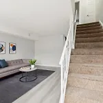 Brentwood U5 I Cozy & Comfy I 2Bd I Free Parking