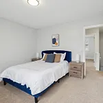 Brentwood U4 I Cozy & Comfy I 2bd I Free Parking Apartment *