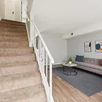 Brentwood U2 I Cozy & Comfy I 2bd I Free Parking Apartment *