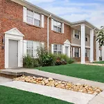 Brentwood C4 I Cozy & Comfy I 2Bd I Free Parking