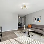 Brentwood C2 I Cozy & Comfy I 1bd I Free Parking *
