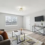 Brentwood C2 I Cozy & Comfy I 1bd I Free Parking Apartment