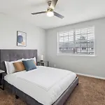 Brentwood U8 I Cozy & Comfy I 2bd I Free Parking *