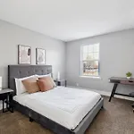 Brentwood C3 I Cozy & Comfy I 2bd I Free Parking Apartment *