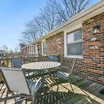 Family Friends And Free Parking Close To Downtown Holiday home Nashville