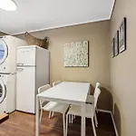 Family Friends And Free Parking Close To Downtown *