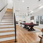 Upscale Multi-level Rooftop & Game Fun Holiday home Nashville