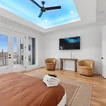 Upscale Multi-level Rooftop & Game Fun Holiday home Nashville