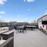 Holiday home Stylish Multi-level Retreat Rooftop & Pool Table Nashville