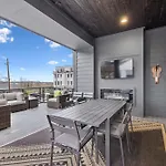 New Modern Multi-Level Home Pooltable & Rooftop