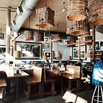 Holiday home Rustic Western - Walk To Bars, Coffee And Restaurants *