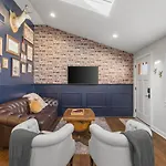Holiday home Rustic Western - Walk To Bars, Coffee And Restaurants *