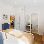 Mid-century Modern Near Restaurants, Coffee And Bars Holiday home