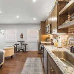 Holiday home Rustic Western - Walk To Bars, Coffee And Restaurants *