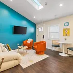 Holiday home Fun And Fabulous - Walk To Bars, Coffee And Restaurants