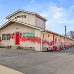 Fun And Fabulous - Walk To Bars, Coffee And Restaurants Holiday home Nashville