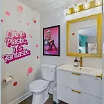 Barbie Dream - Near Restaurants, Coffee And Bar Holiday home *