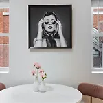 Barbie Dream - Near Restaurants, Coffee And Bar Nashville