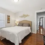 Historic Family *walk To Bars & Restaurants* Holiday home Nashville