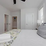 Gns Essentials - - 521 Camden Dr Unit A Holiday home *