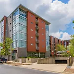 5M307- Elegant Condo With Rooftop Deck