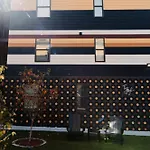 Entire Floor Of Of The Vinyl Sleeps 16 On Music Row