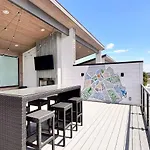 Holiday home Always A Guest Favorite! Luxe With Huge Rooftop And 7 Beds