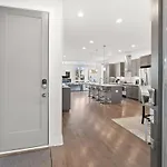 Always A Guest Favorite! Luxe With Huge Rooftop And 7 Beds Holiday home Nashville