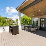 Holiday home Always A Guest Favorite! Luxe With Huge Rooftop And 7 Beds