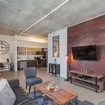 5m636- Views With Floor To Ceiling Windows