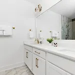 The Trillium & The Iris - 2 Homes 6 Bedrooms Nashville