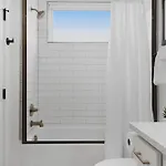 Holiday home The Trillium & The Iris - 2 Homes 6 Bedrooms *