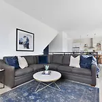 The Trillium & The Iris - 2 Homes 6 Bedrooms Holiday home
