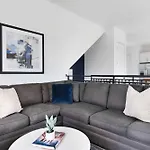 The Trillium & The Iris - 2 Homes 6 Bedrooms Holiday home