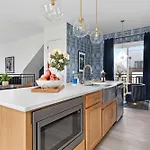 The Trillium & The Iris - 2 Homes 6 Bedrooms Holiday home *